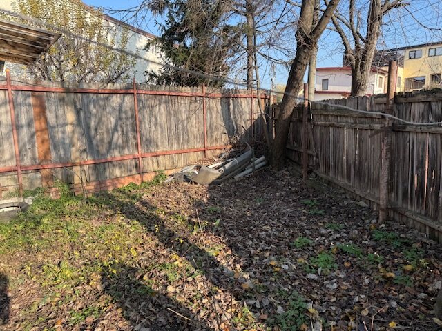 Chitila, vanzare casa demolabila cu teren