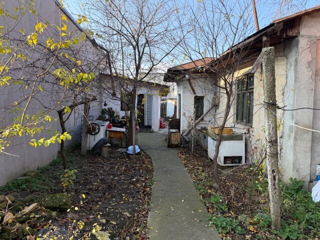 Chitila, vanzare casa demolabila cu teren